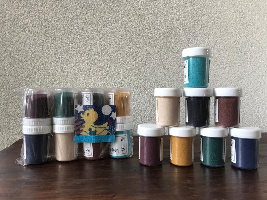 Pakketje gekleurd zand — Aarde