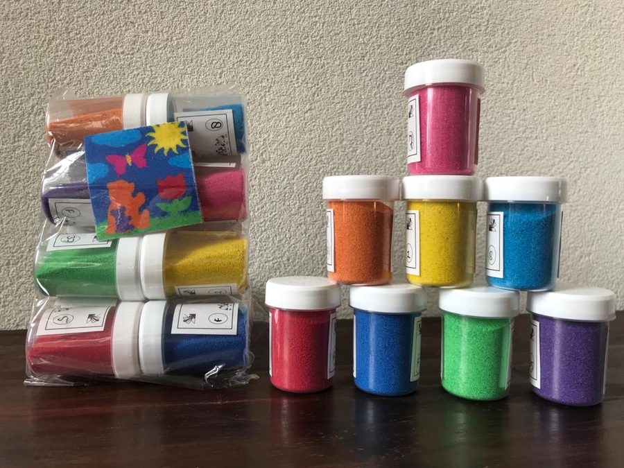 Pakketje gekleurd zand — Fel